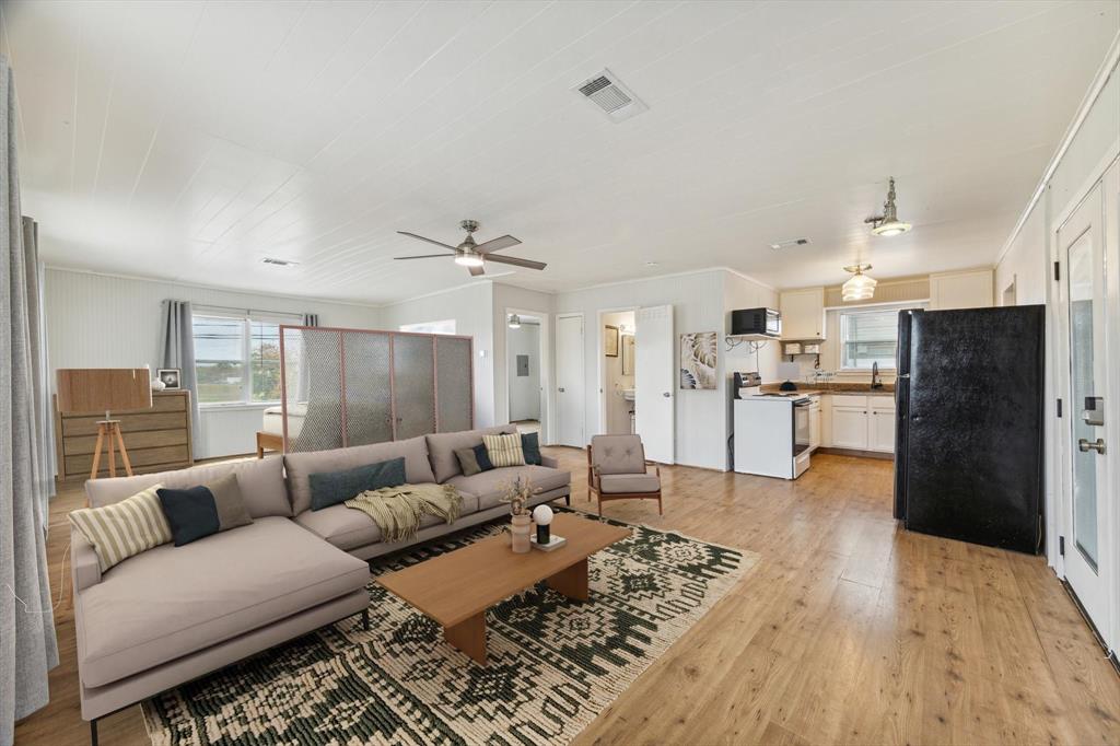 1629 Railroad Avenue, Dickinson, Texas image 4