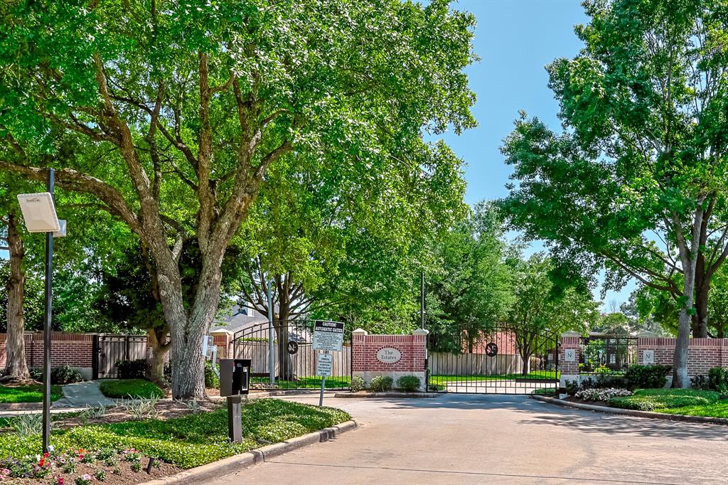 310 Magnolia Grove Lane, Houston, Texas image 44