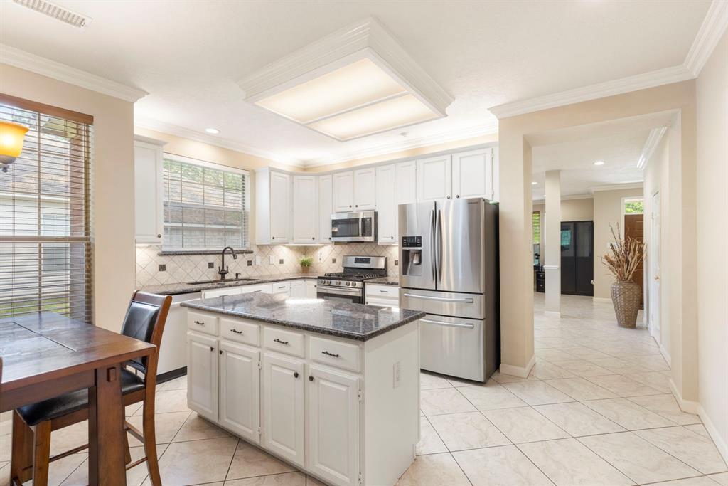 26 E Trillium Circle, The Woodlands, Texas image 7