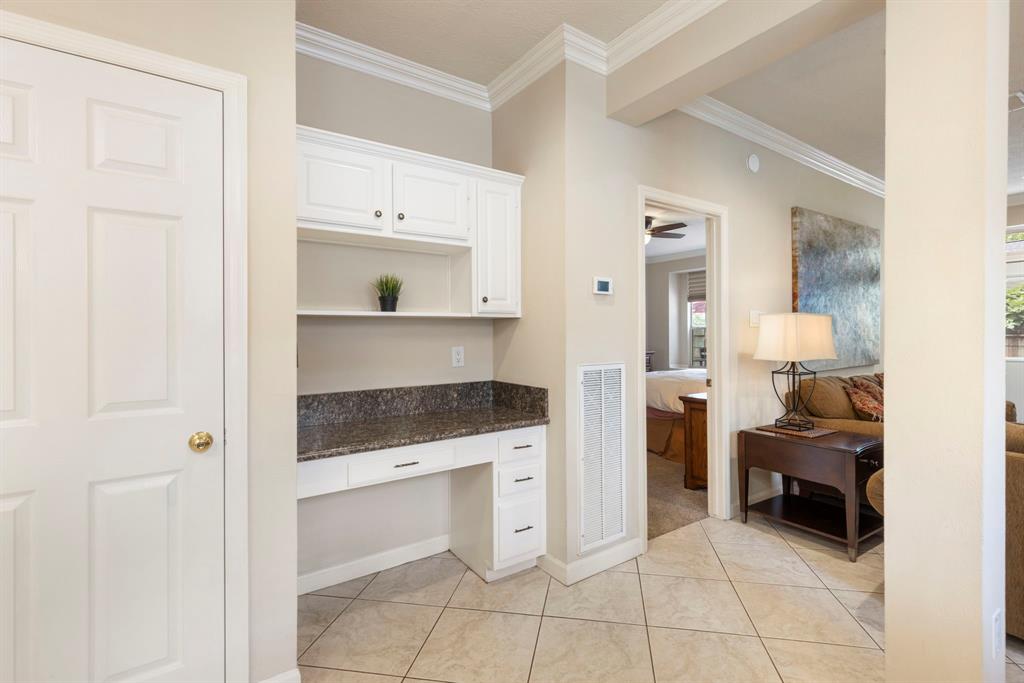 26 E Trillium Circle, The Woodlands, Texas image 11