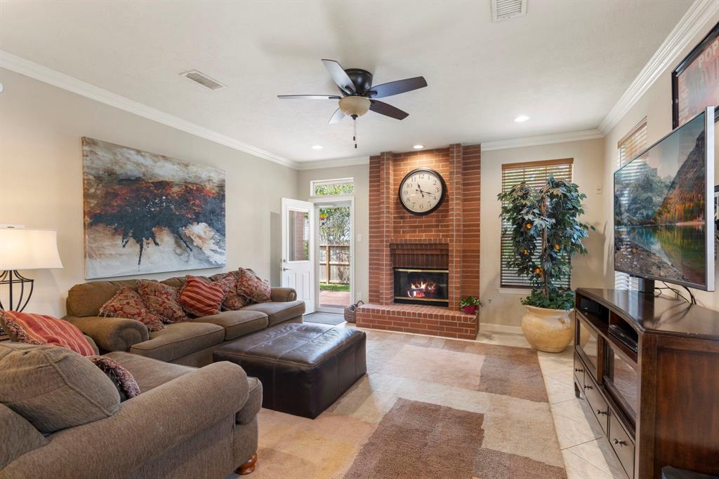 26 E Trillium Circle, The Woodlands, Texas image 4