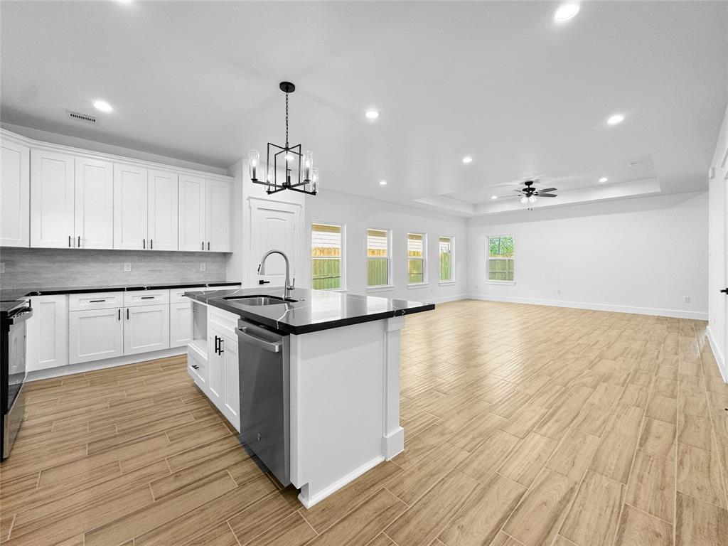 314 E Republic Avenue, Baytown, Texas image 12
