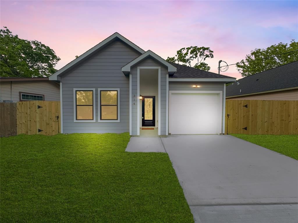 314 E Republic Avenue, Baytown, Texas image 1