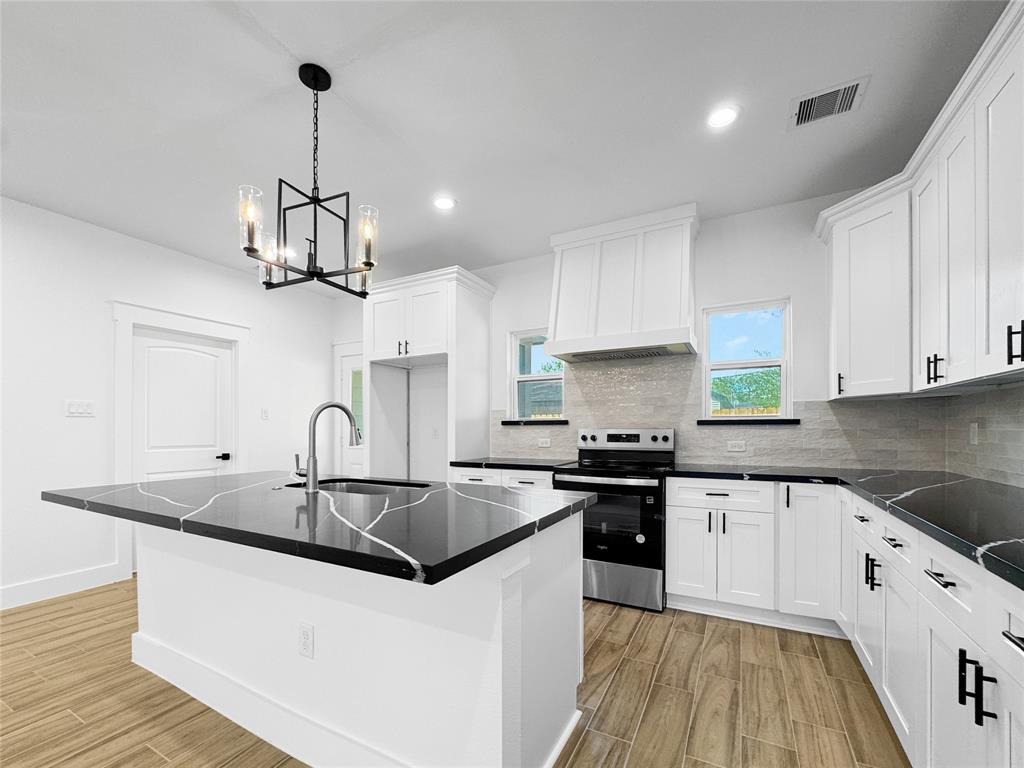314 E Republic Avenue, Baytown, Texas image 10