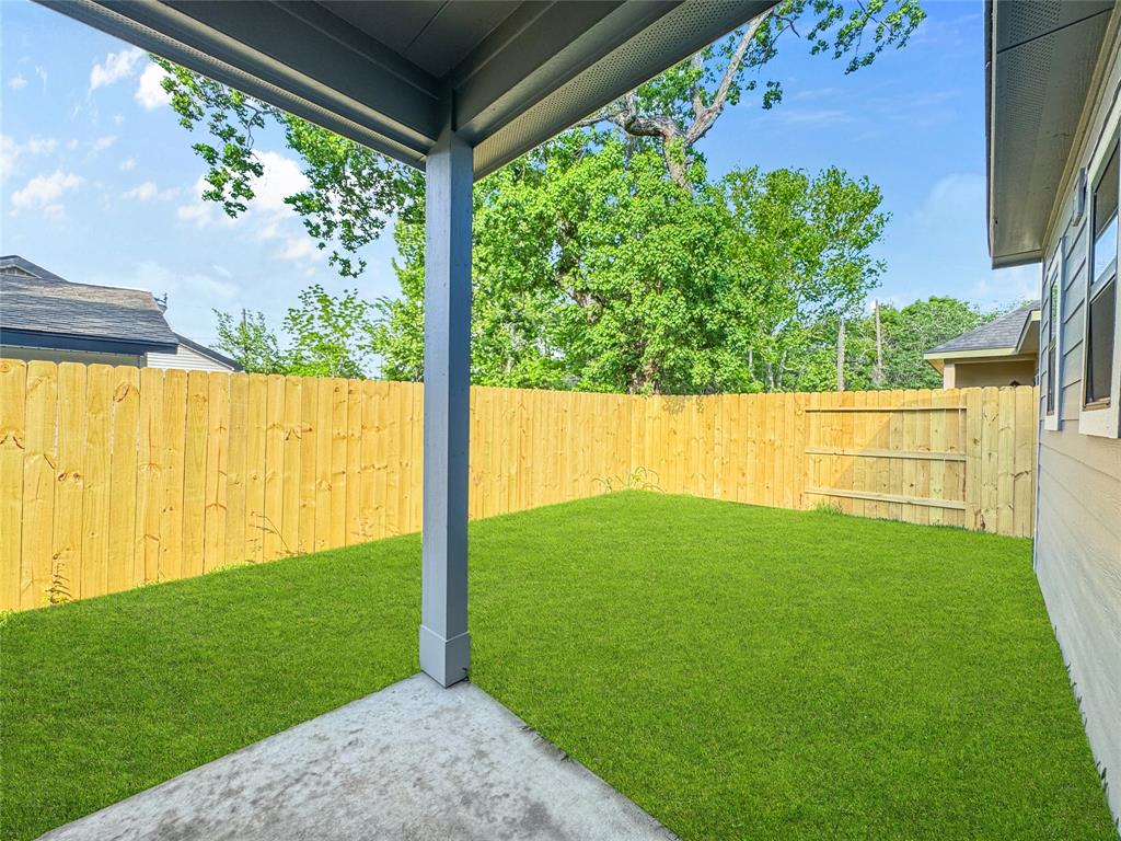 314 E Republic Avenue, Baytown, Texas image 29
