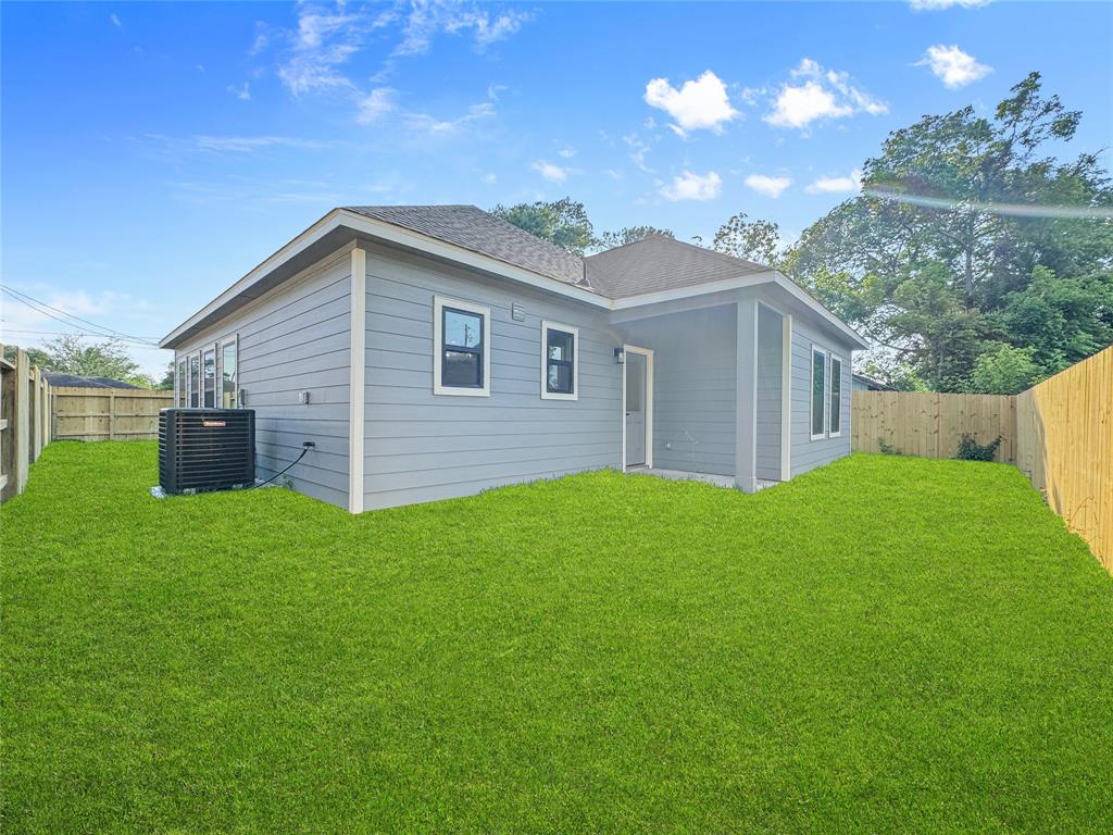 314 E Republic Avenue, Baytown, Texas image 28