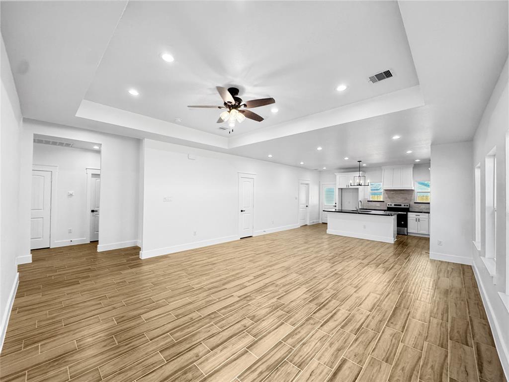 314 E Republic Avenue, Baytown, Texas image 8