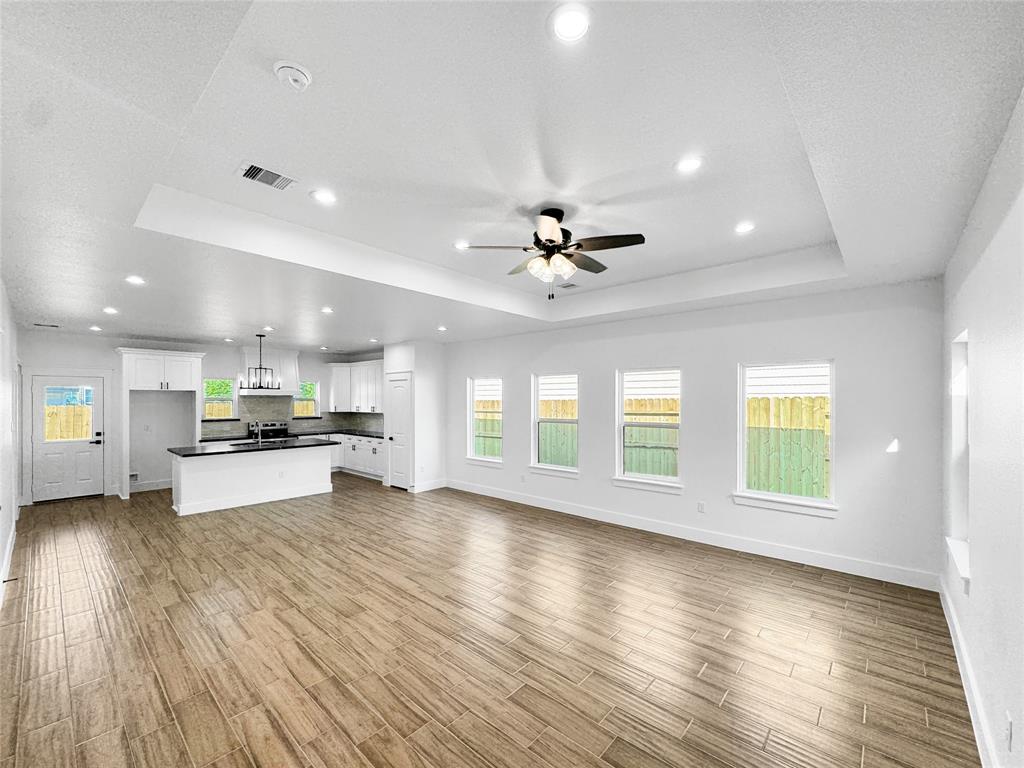 314 E Republic Avenue, Baytown, Texas image 6