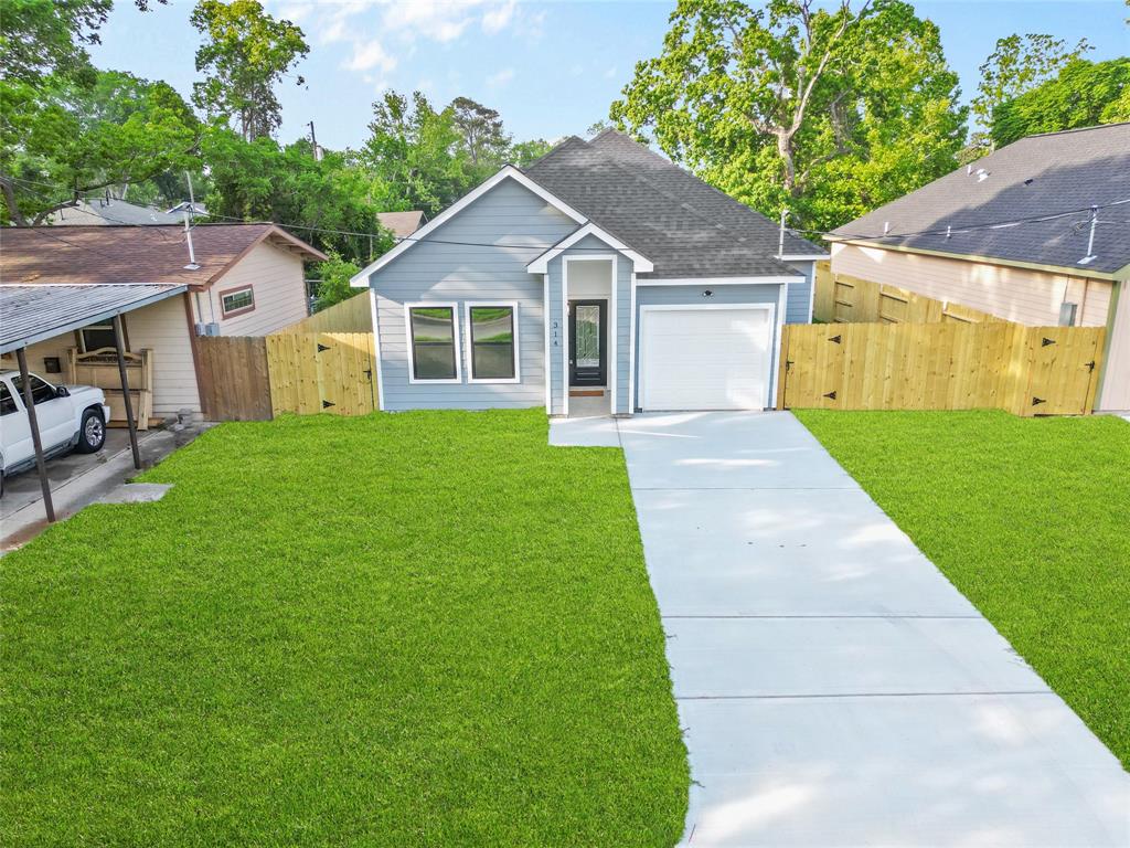 314 E Republic Avenue, Baytown, Texas image 3