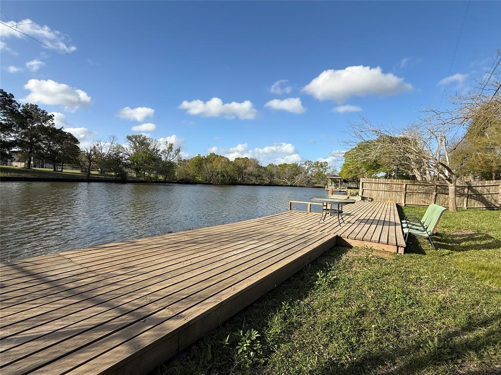301 Old Bayou Drive, Dickinson, Texas image 1