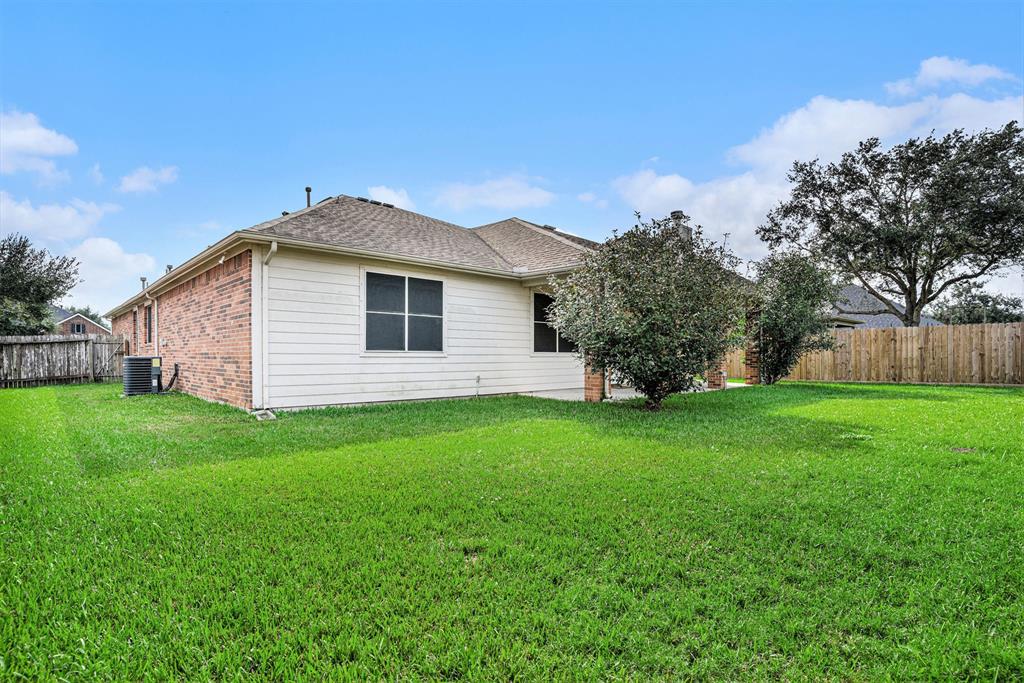 1753 Silver Bend Drive, Dickinson, Texas image 30