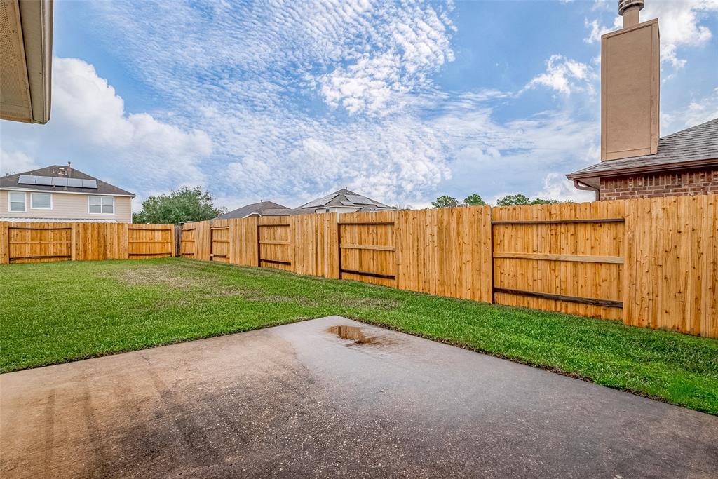 170 Rustic Colony Lane, Dickinson, Texas image 30