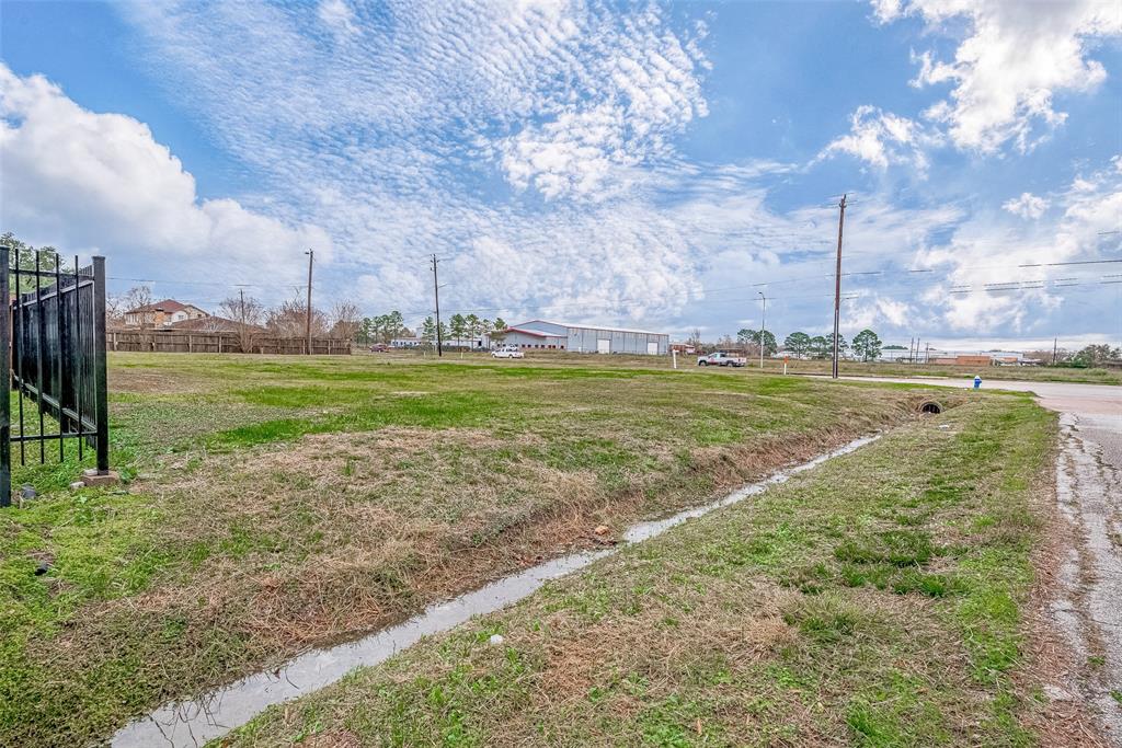 170 Rustic Colony Lane, Dickinson, Texas image 34