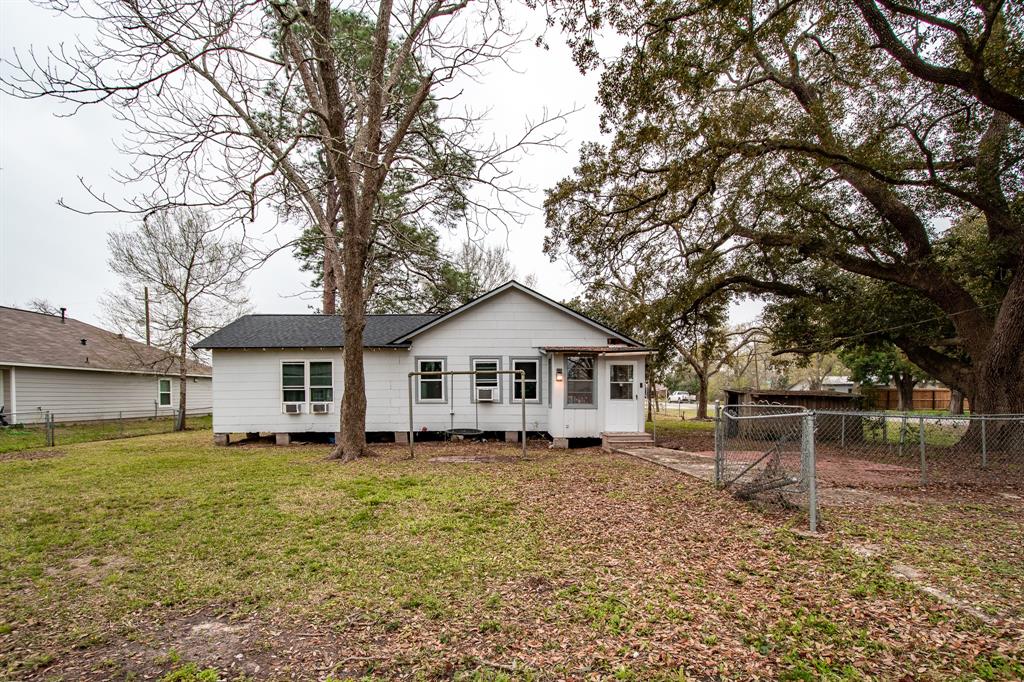 601 Beaumont Street, Anahuac, Texas image 28