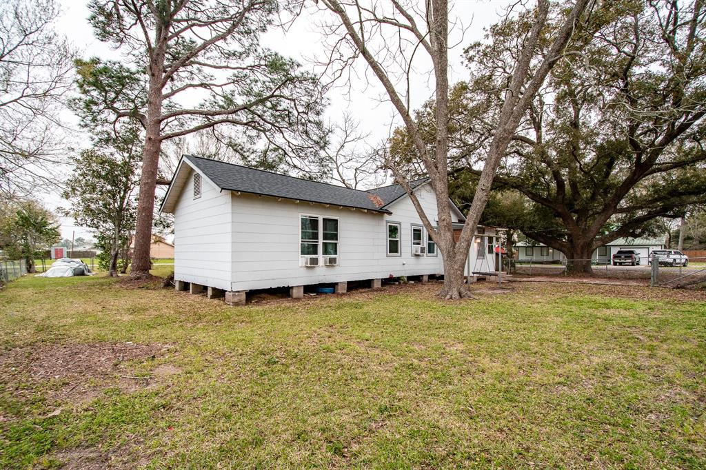 601 Beaumont Street, Anahuac, Texas image 30