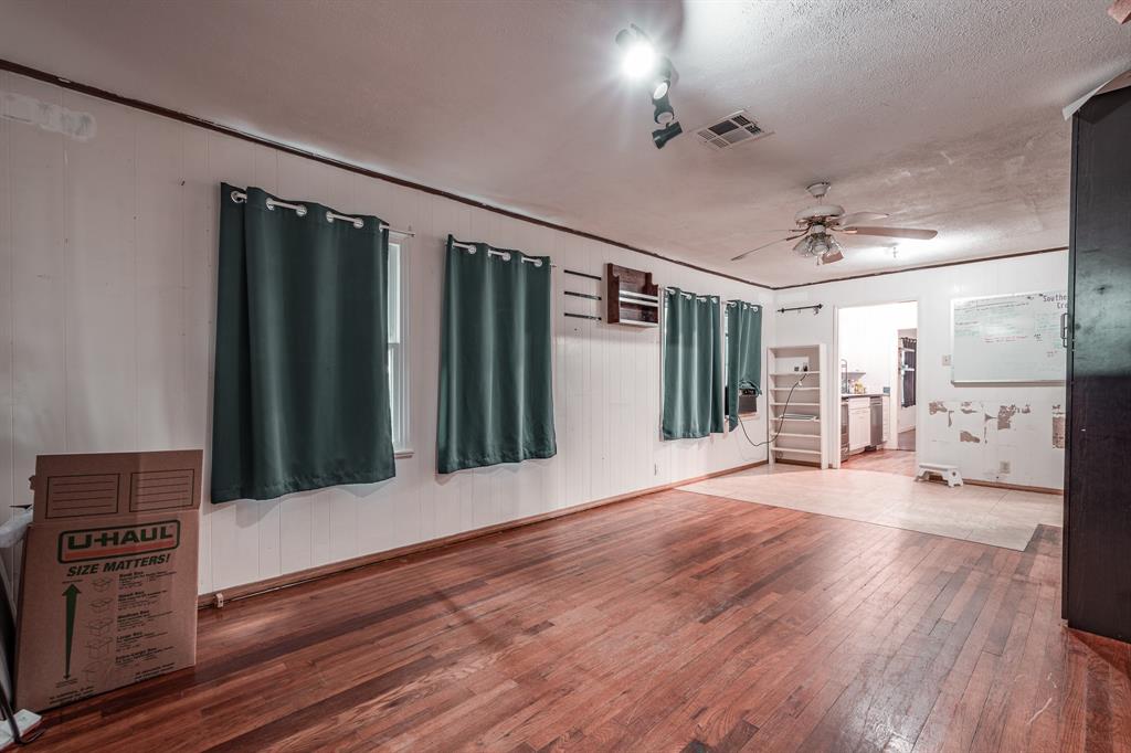 601 Beaumont Street, Anahuac, Texas image 8