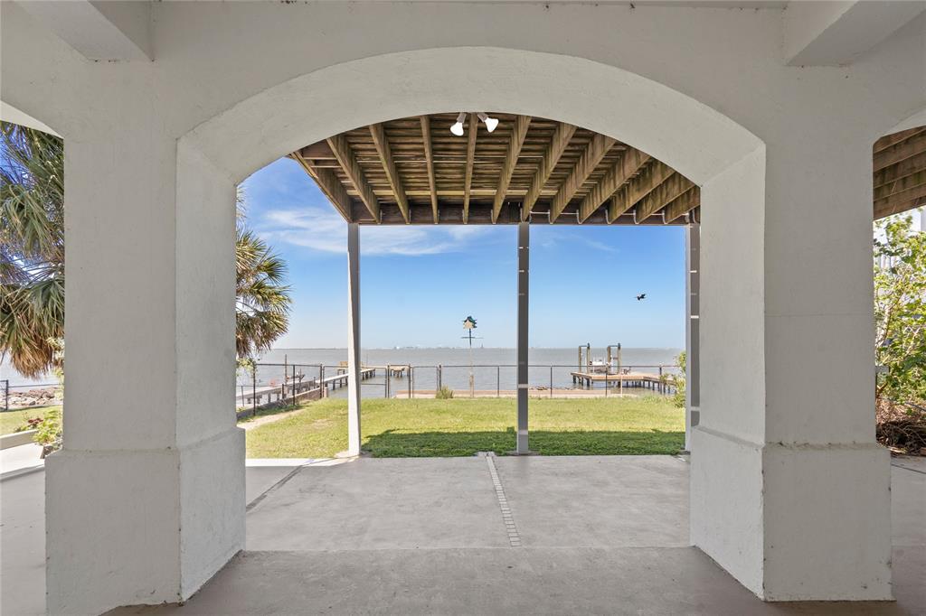 8018 Channelview Drive, Galveston, Texas image 9