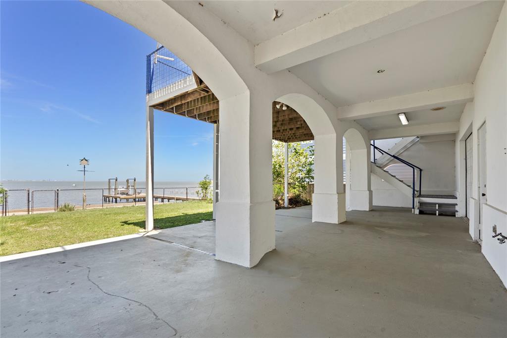 8018 Channelview Drive, Galveston, Texas image 10