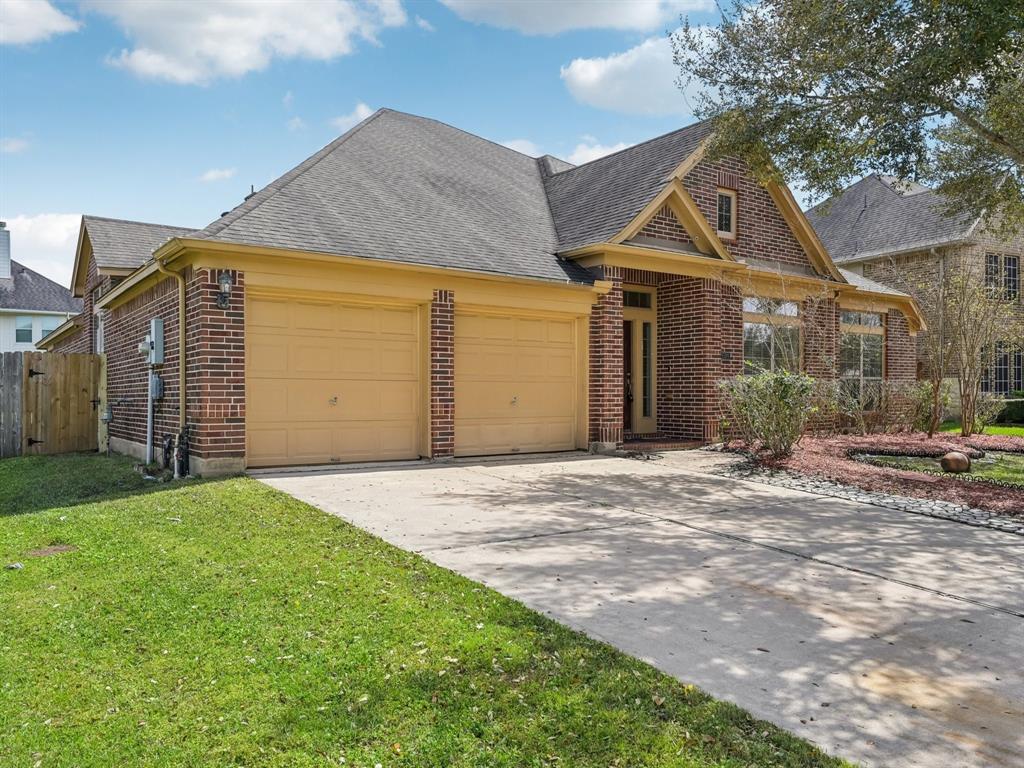 5309 Clear Landing Court, Rosharon, Texas image 3