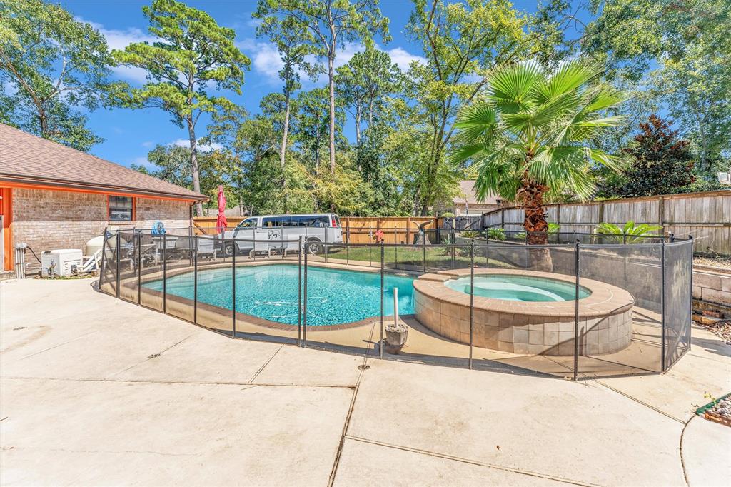 246 Springs Edge Drive, Montgomery, Texas image 32