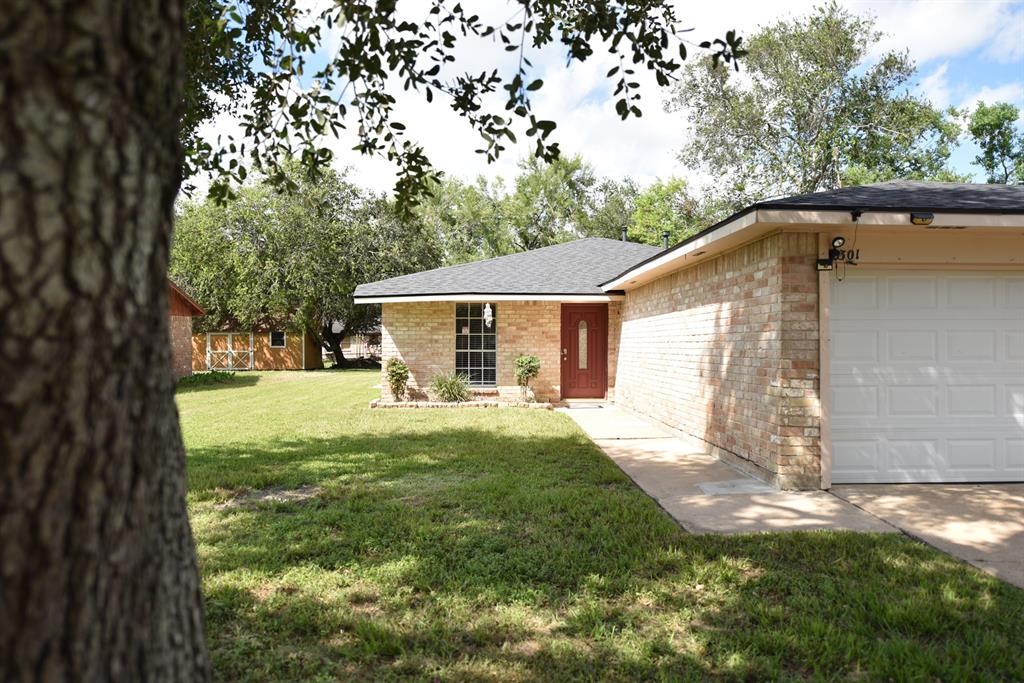 301 Bert Street, Angleton, Texas image 2