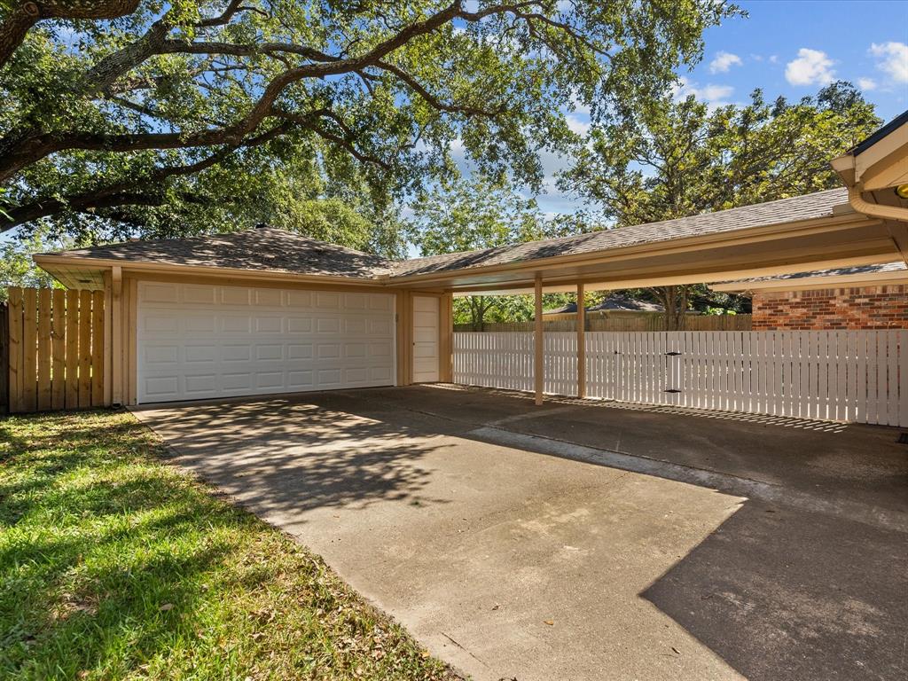 2030 Willow Wisp Drive, Seabrook, Texas image 31