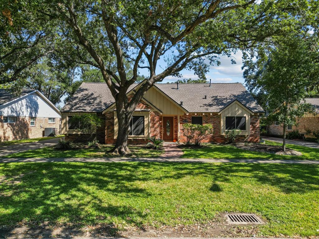 2030 Willow Wisp Drive, Seabrook, Texas image 1