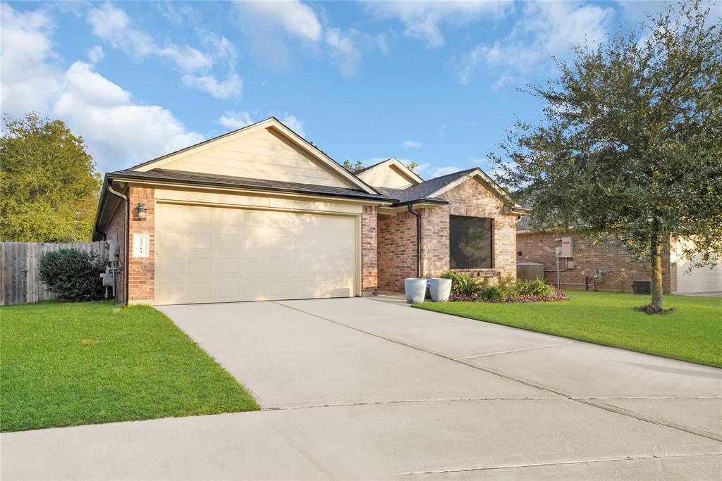 23714 Umbrella Pine Drive, Tomball, Texas image 2