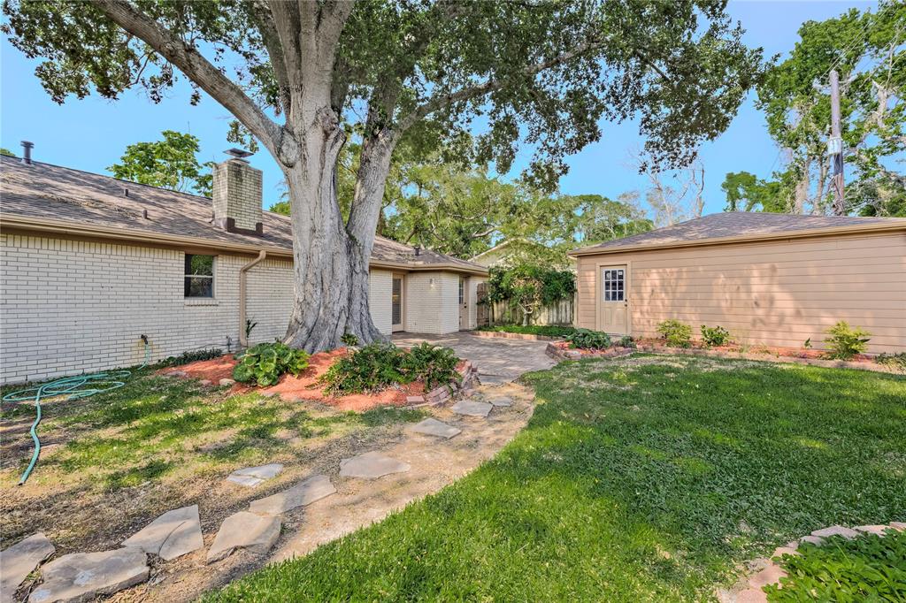 2105 Willow Dell Drive, Seabrook, Texas image 27