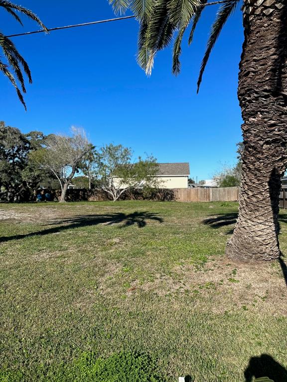 702 E King Street, Rockport, Texas image 4