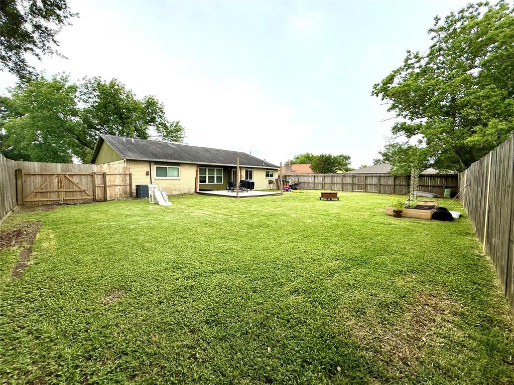 24 Wagon Lane Loop, Angleton, Texas image 16