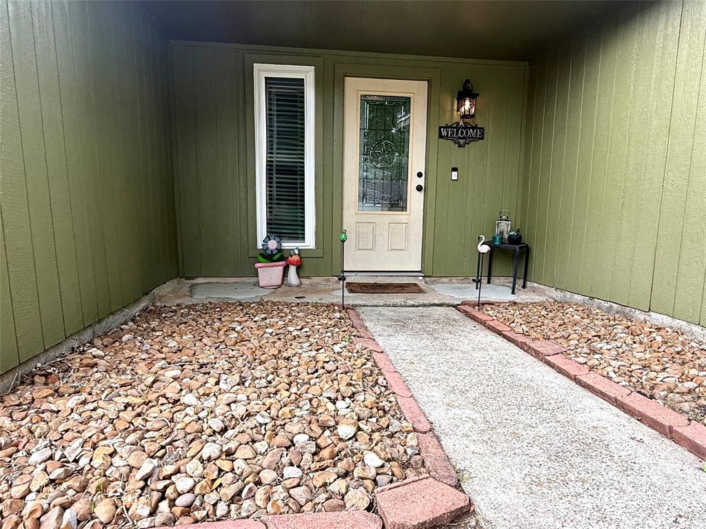24 Wagon Lane Loop, Angleton, Texas image 2