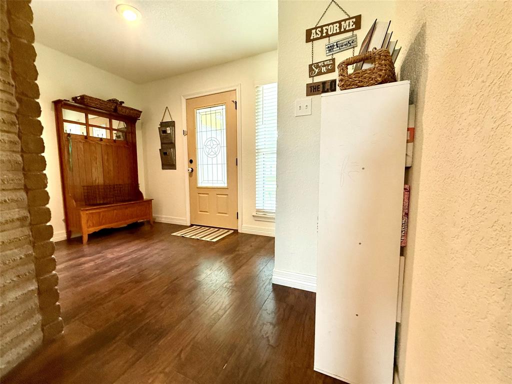 24 Wagon Lane Loop, Angleton, Texas image 3