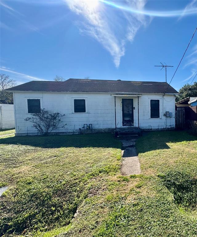 117 W Alfred Street, El Campo, Texas image 1