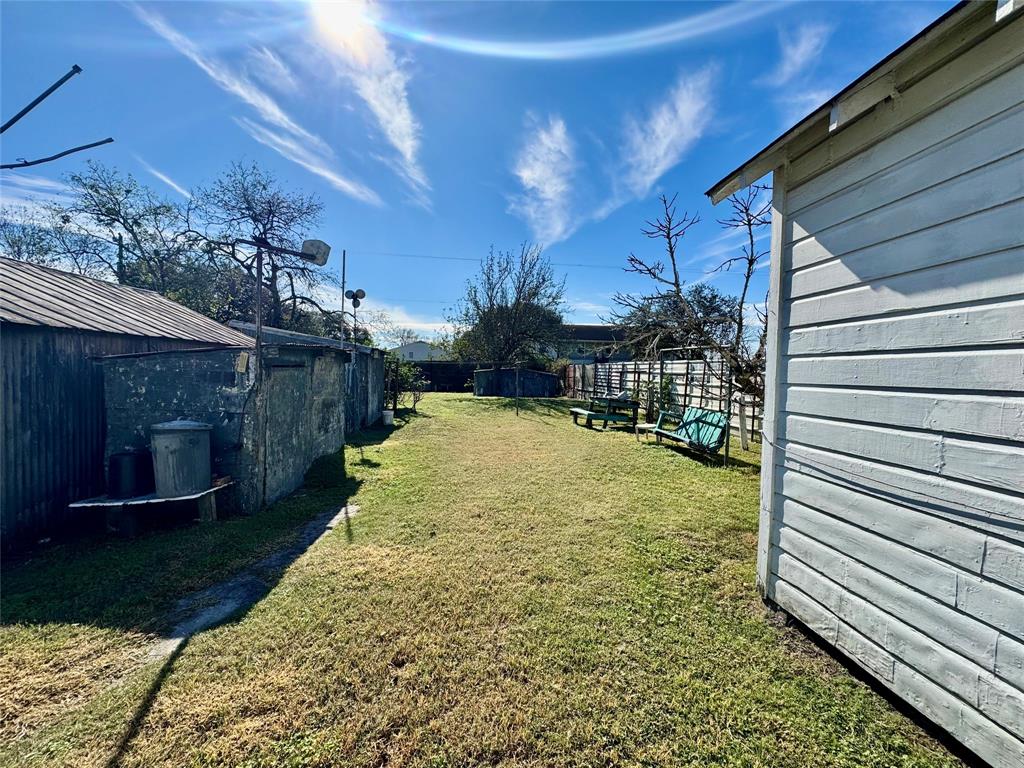 117 W Alfred Street, El Campo, Texas image 11