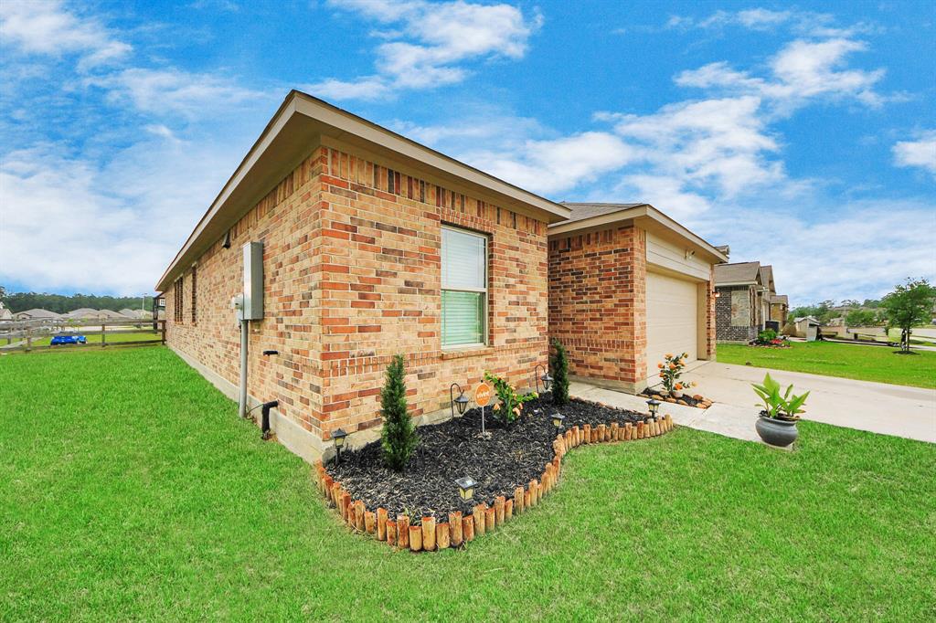 217 Kickapoo Drive, Anahuac, Texas image 2