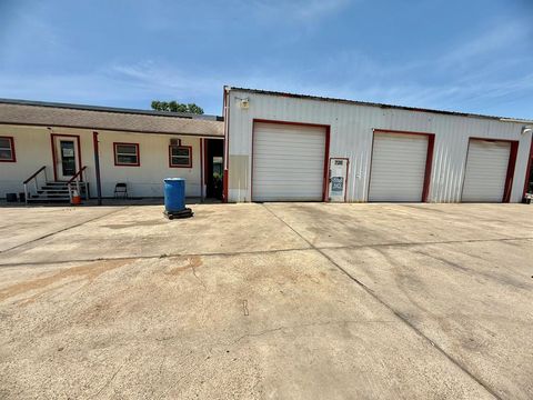 720 Grand Avenue Bacliff TX 77518