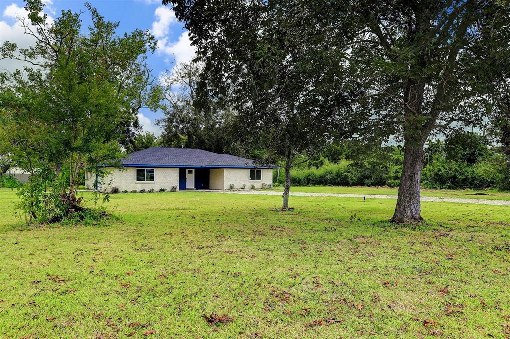 3889 County Road 155, Alvin, Texas image 2