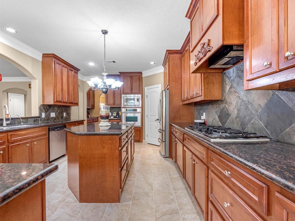 610 Commons Lakeview Drive, Huffman, Texas image 14
