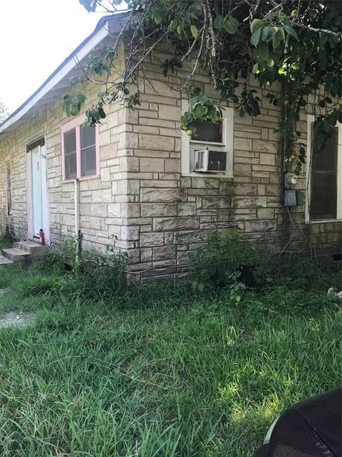 A home in Silsbee