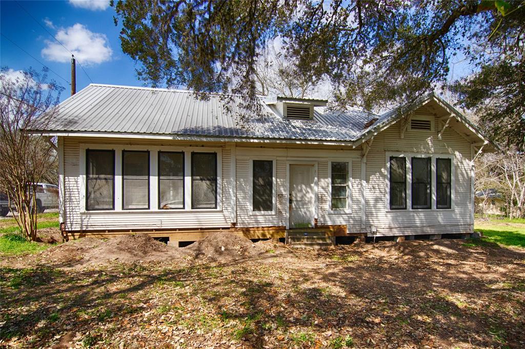 106 Lay Street, Hallettsville, Texas image 1