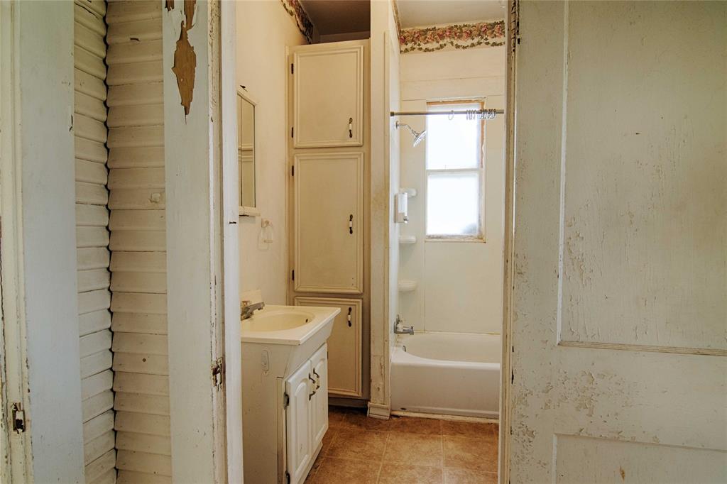 106 Lay Street, Hallettsville, Texas image 21