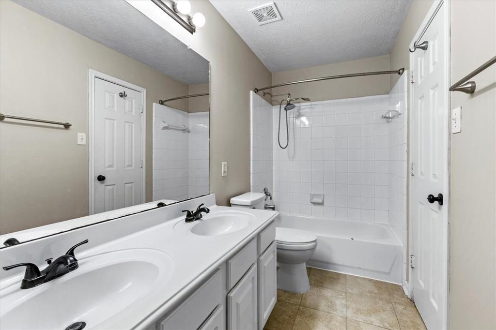 4414 Running Pine Drive, League City, Texas image 34