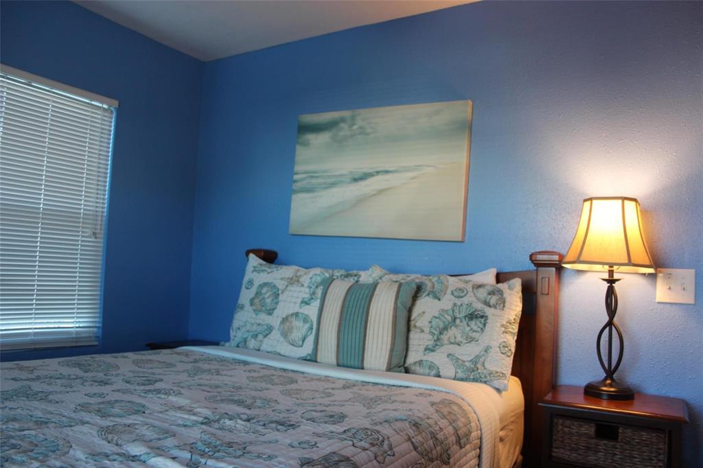 4006 Reeves Drive, Galveston, Texas image 4