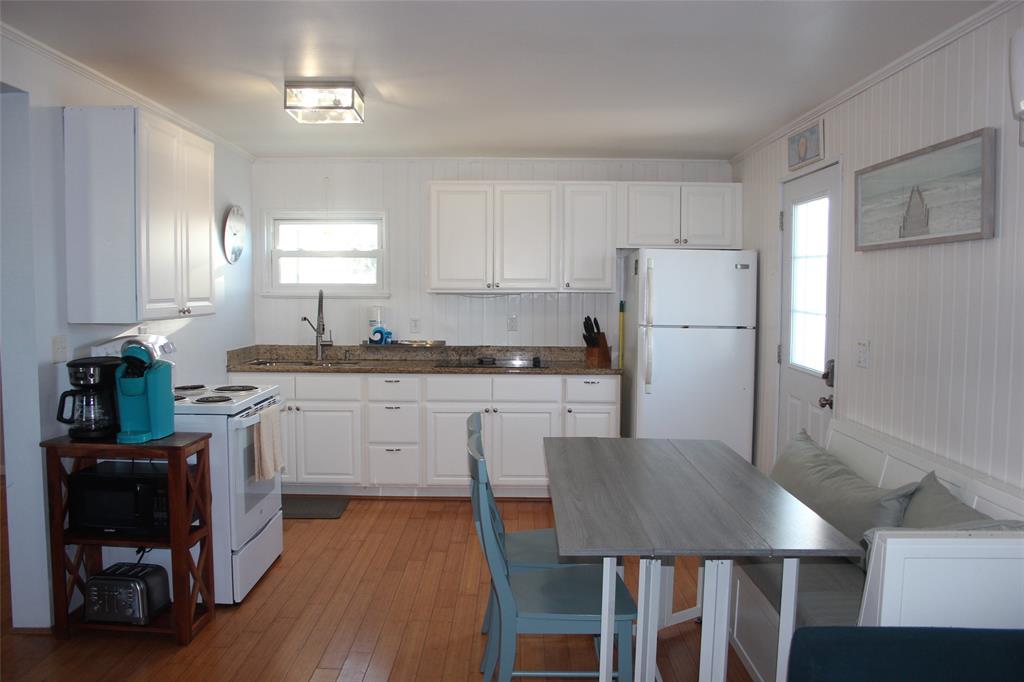4006 Reeves Drive, Galveston, Texas image 7