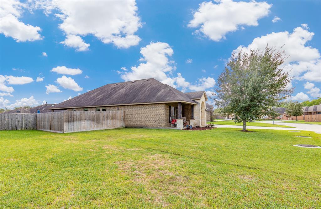 18822 Deer Trace Drive, Crosby, Texas image 2