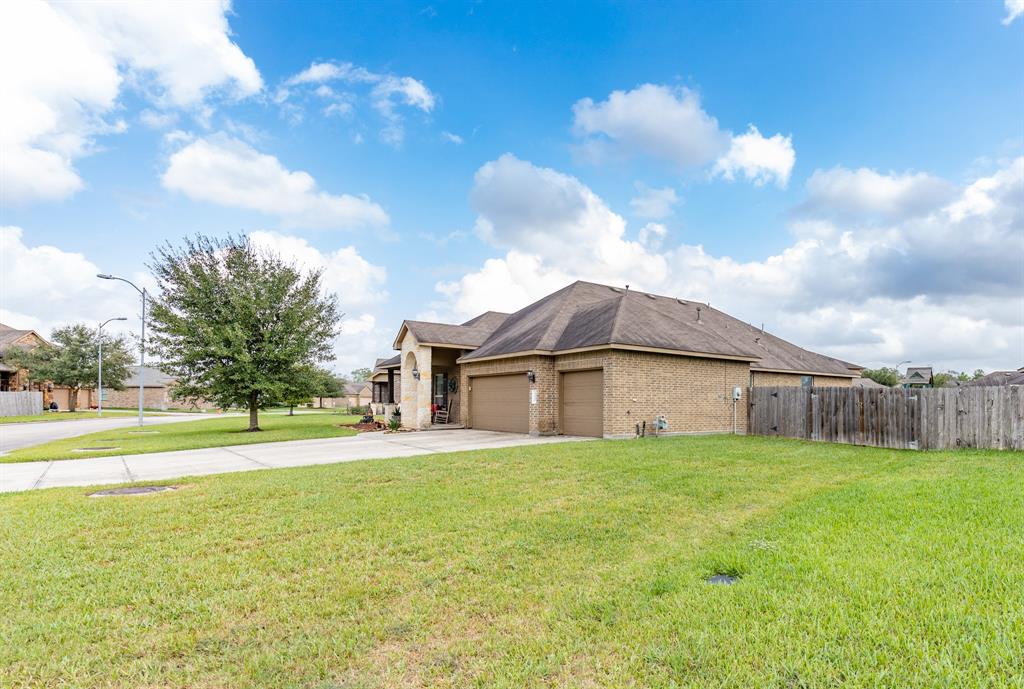 18822 Deer Trace Drive, Crosby, Texas image 3