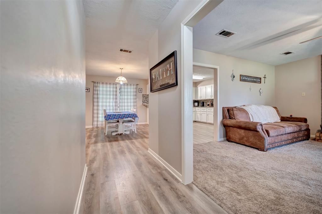 690 Lakeview Drive Loop, Coldspring, Texas image 5
