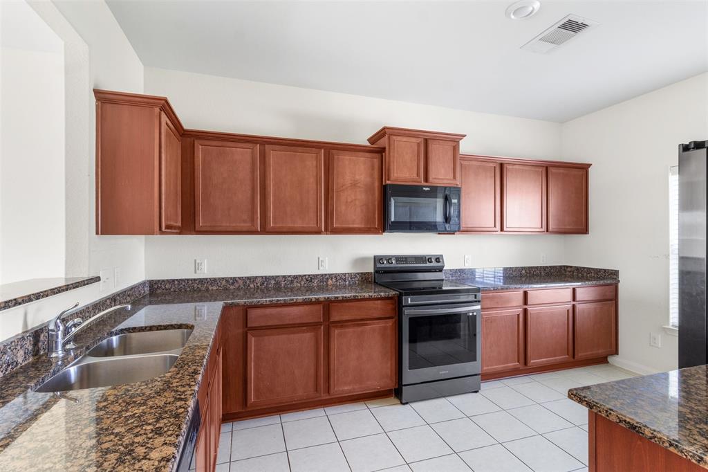 11002 Hillside Creek Drive, Humble, Texas image 3