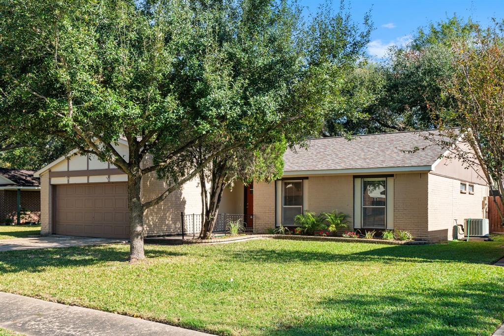 1514 Ashwood Drive, Sugar Land, Texas image 2